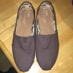 Like new Gray Toms 9.5